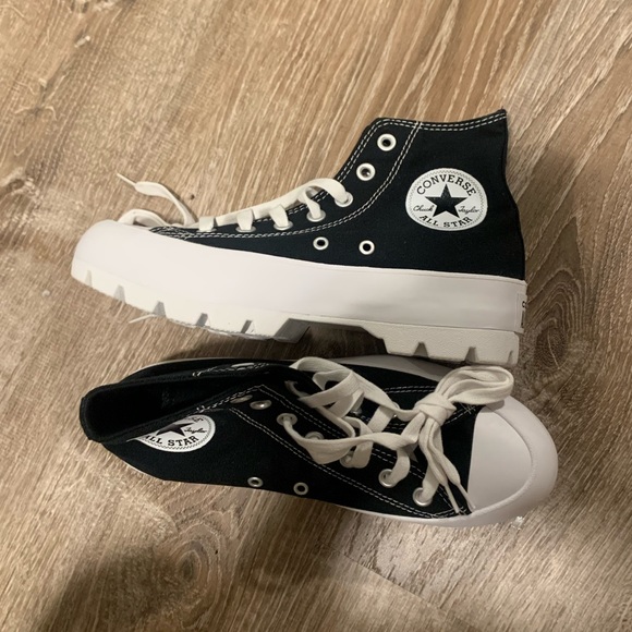 Platform Converse Size 7 never worn - Picture 2 of 4